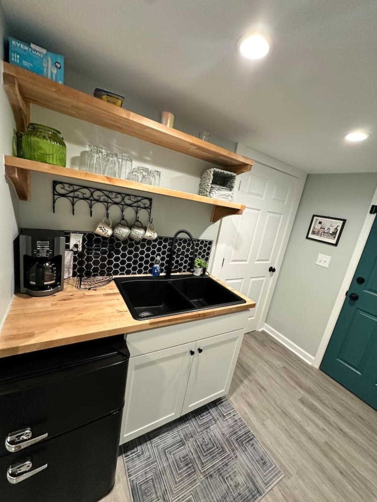 Serenity Haven - Modern Retreat Charlotte
